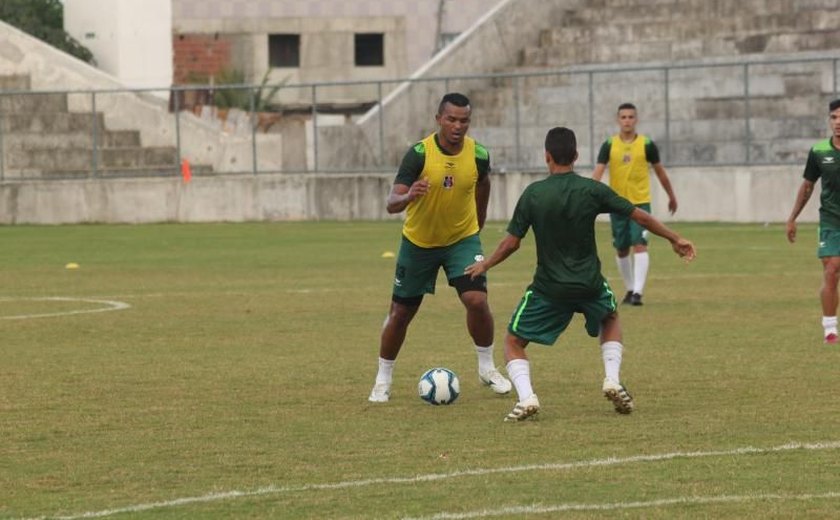 Santa Cruz apresenta Zé Carlos como reforço para o setor ofensivo