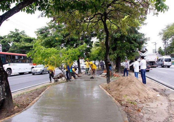 Obras da ciclovia da Avenida Fernandes Lima continuam em andamento