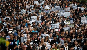 Manifestantes voltam a tomar ruas de Hong Kong