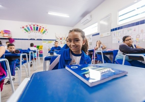 Estudantes da rede pública de Maceió retornaram às aulas nesta terça