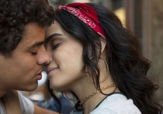 Tato e K2 são flagrados em momento íntimos na escola e são suspensos