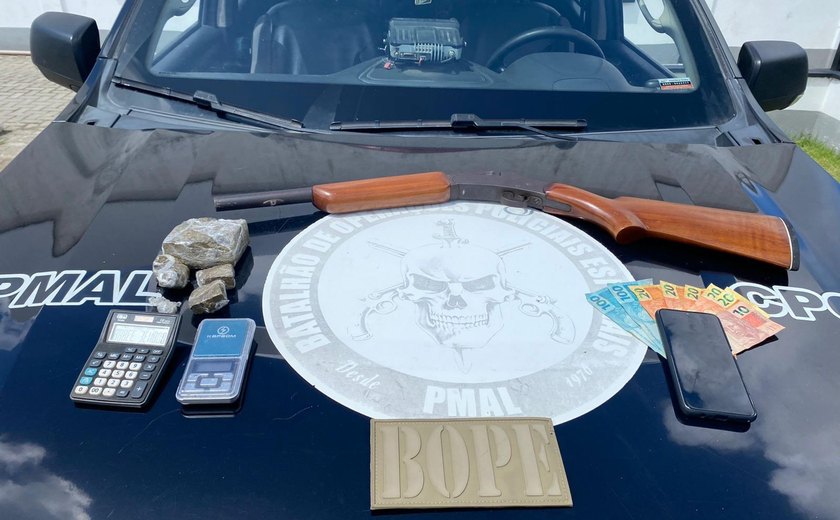 PM apreende 17 armas de fogo e mais de 71 kg de drogas