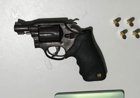 Homem é preso com revólver após tentativa de fuga em Traipu