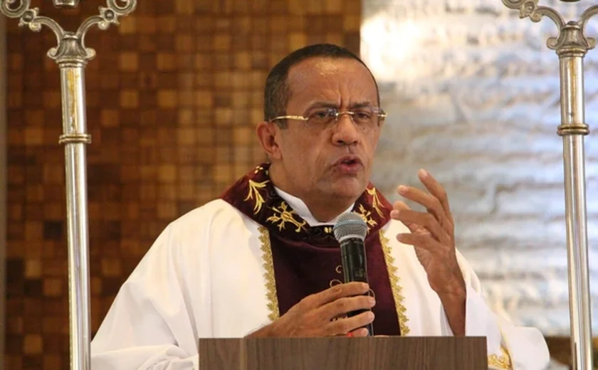 Padre é condenado por furtar mais de 600 celulares doados a hospital