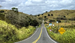Três  pessoas ficam gravemente feridas após colisão entre motocicletas em povoado de Viçosa