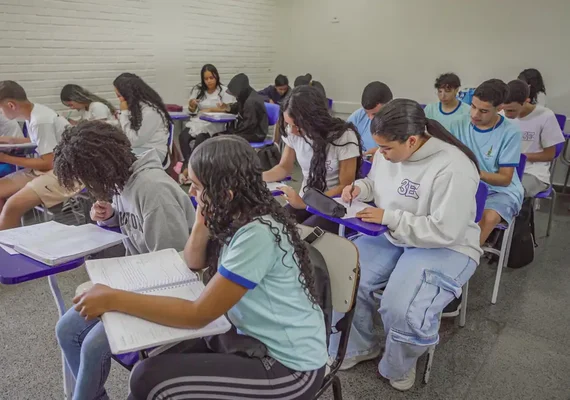 Brasil melhora desempenho escolar no longo prazo, mas patamar é baixo