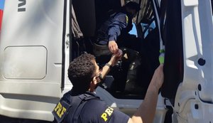 PRF flagra desrespeito à Lei do Descanso na BR 101, em São Sebastião/AL