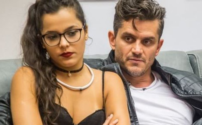 'BBB17': Marcos se irrita após Emilly exigir atenção. 'Não quero teatrinho hoje'