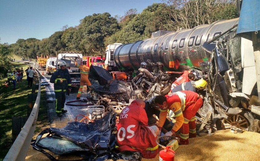 Motorista de caminhão envolvido em batida com seis mortes é indiciado