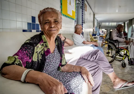 Tema da redação do Enem ajuda a debater etarismo, dizem professores