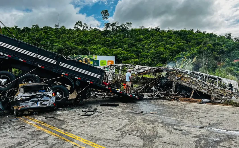 Acidente em rodovia deixa 22 mortos em Minas Gerais