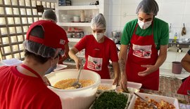 MST distribui marmitas e toneladas de alimentos na periferia de Maceió neste sábado (18)