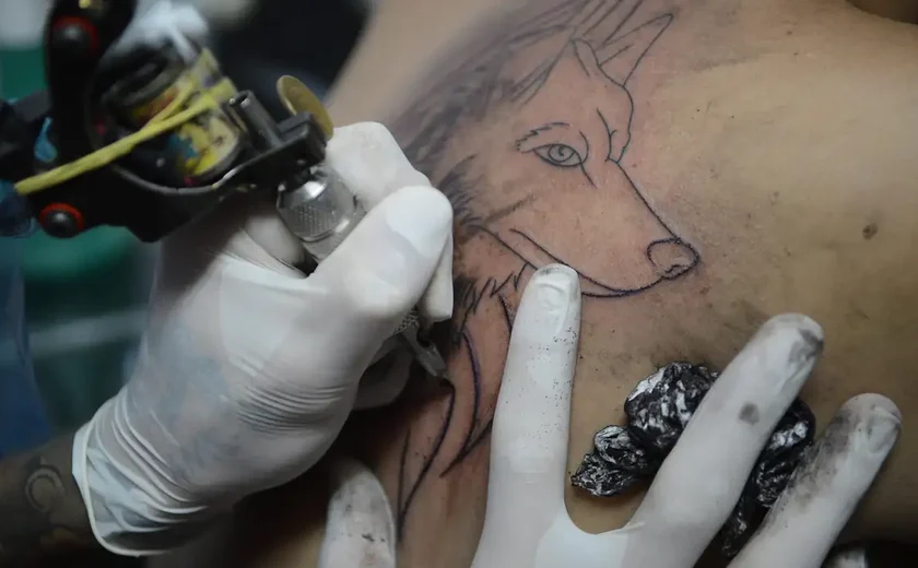 CFM proíbe anestesia para a realização de tatuagens