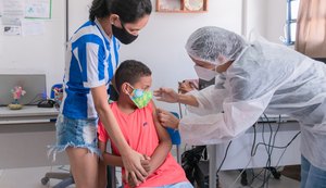 Saúde realiza ação de vacinação em escola municipal para prevenir novos casos de Meningite