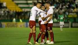 Fluminense vence Chapecoense e complica rival na tabela