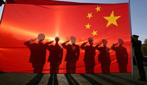 China estuda adotar penas de três anos por desrespeito a hino e bandeira