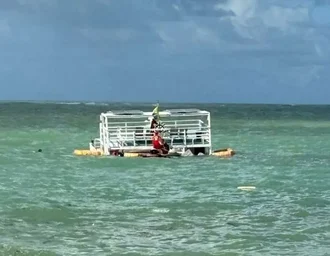 Catamarã afunda na orla de Maceió
