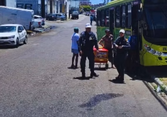 Motorista morre atropelado pelo próprio ônibus após estacionar em ladeira de Aracaju