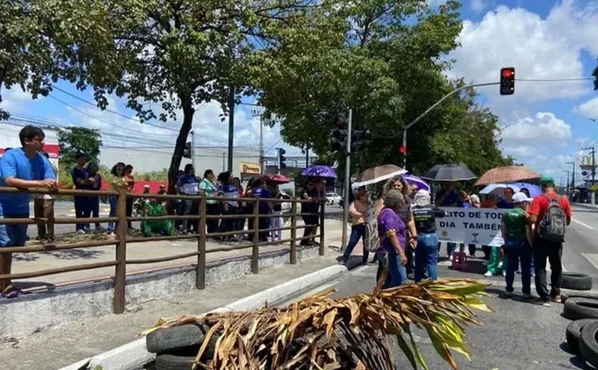 Protesto de trabalhadores do Hospital Veredas volta a bloquear a Fernandes Lima