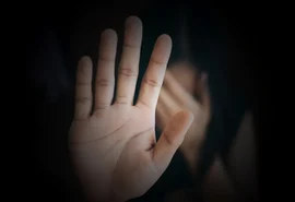 Mulher e filho relatam agressões durante discussão e homem é preso no Jacintinho