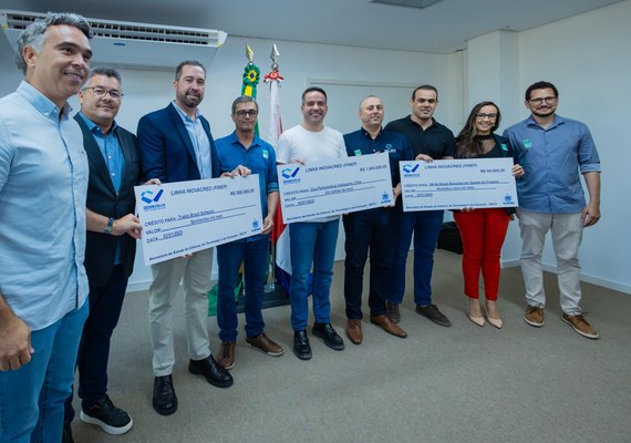 Governador entrega cheques da linha InovaCred - Finep a três empresas alagoanas