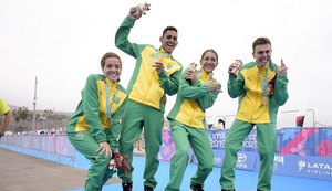 Brasil leva ouro em estreia da prova de revezamento misto do triatlo