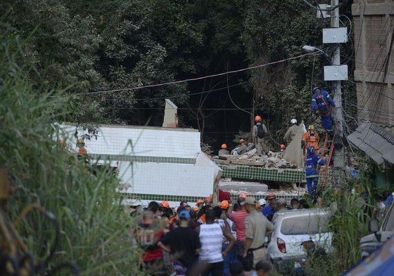 Sobe para nove total de mortos em desabamento no Rio