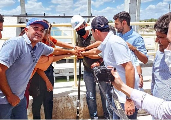 Prefeito reabrirá Feira do Gado e prestigia chegada de mais água pelo Canal do Sertão  