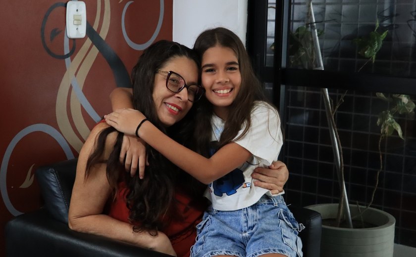 Avós assumem papel de mães dos netos