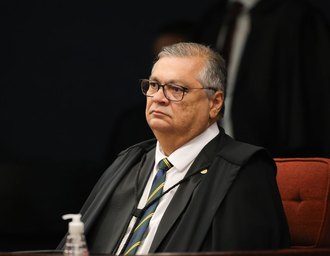 Dino abre apuração sobre emendas para produtora do filme de Bolsonaro