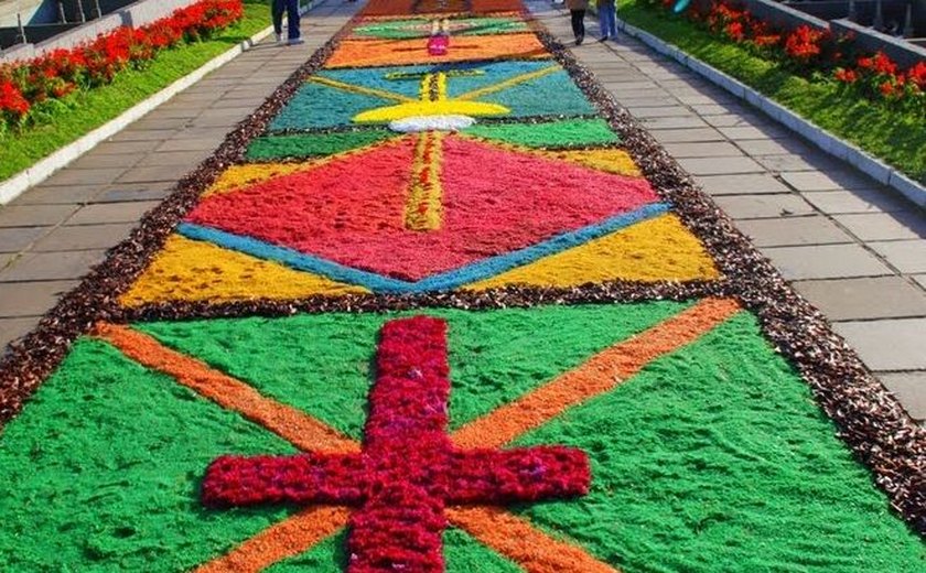 Comemoração de Corpus Christi tem tapetes coloridos pelo Brasil