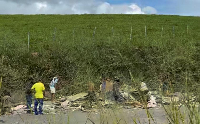 Acidente na BR-101 em Joaquim Gomes termina com saque de carga de cerâmica