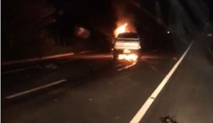 Casal colide motocicleta com camionete e morre na BR-104