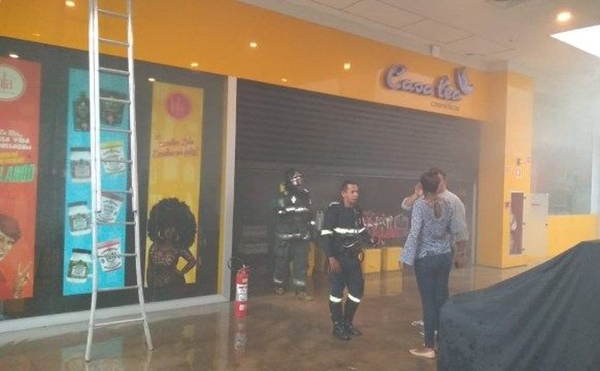 Incêndio atinge loja de shopping na parte alta de Maceió