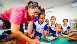 Gestão JHC amplia inclusão e garante mais 800 auxiliares de sala para estudantes da rede municipal