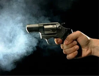 Homem é morto a tiros na porta de casa por dupla em motocicleta em Palmeira