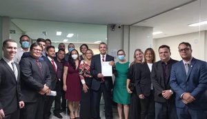 Othoniel Pinheiro faz inscrição para a disputa do quinto constitucional da OAB/AL