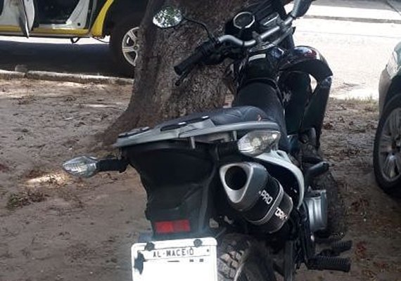 Guarnição do BPTran recupera motocicleta roubada na Ponta Grossa