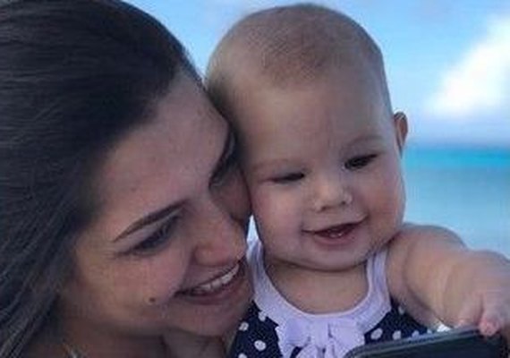 Fotos de filha de Teló e Fersoza em praia no exterior encantam internautas