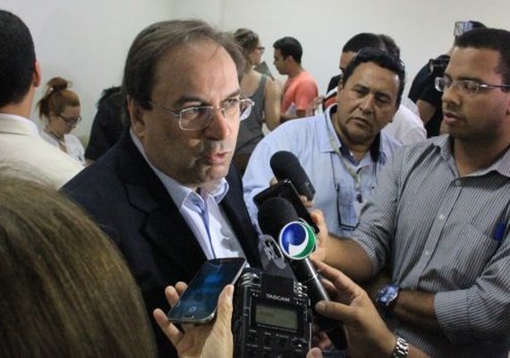 “Candidatura ainda não está definida”, diz Luciano Barbosa