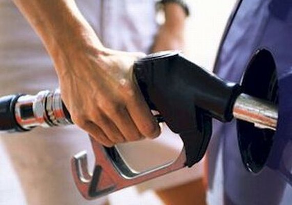 Preço da gasolina fica quase estável na semana, afirma ANP