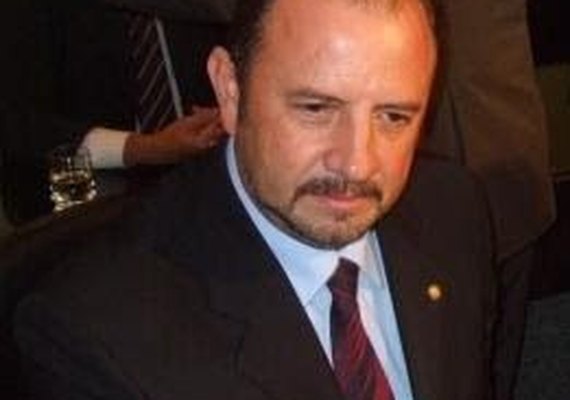 Antônio Albuquerque confirma seu filho, Arthur, na Secretaria do Trabalho