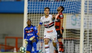 Hernanes volta a ser decisivo e São Paulo vence Atlético-GO fora de casa