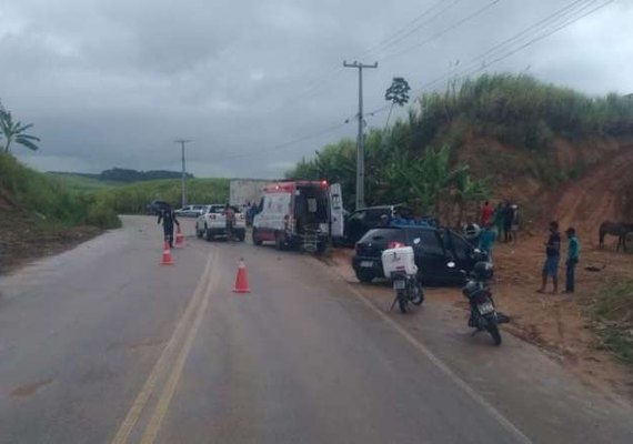 Colisão envolvendo três veículos deixa um morto na rodovia AL-105