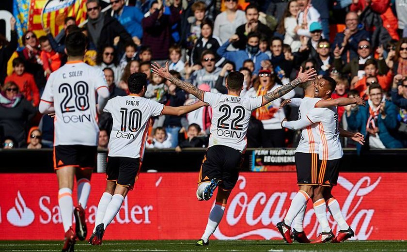 Valencia vence Espanyol e volta a ganhar em casa após quase 4 meses