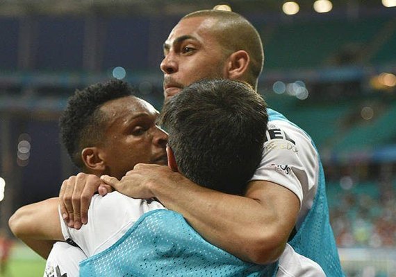 Corinthians conquista o seu primeiro triunfo diante do Vitória