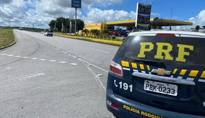 PRF recupera veículo roubado após troca de tiros com dois homens em Maceió