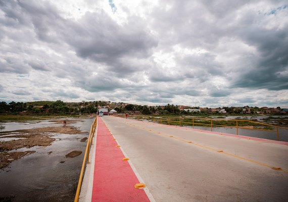 Governador Paulo Dantas entrega ponte que beneficia 10 mil pessoas em Batalha