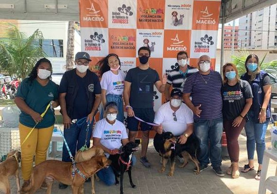 Prefeito JHC visita Feira de Adoção e anuncia política pública para causa animal