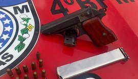 PM apreende drogas em Arapiraca e prende homem com arma de fogo em Maceió